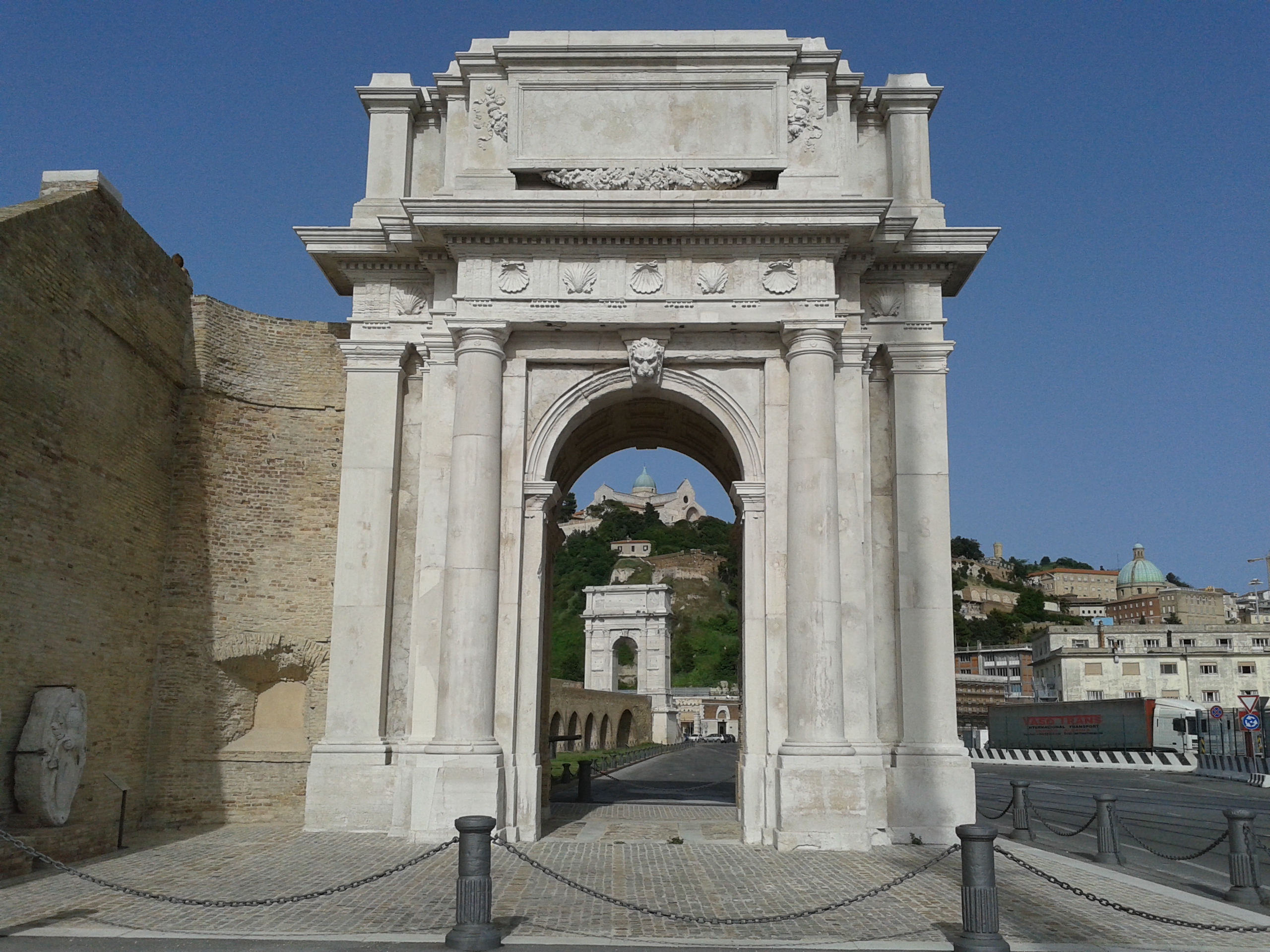 Ancona_Arco_di_Traiano1